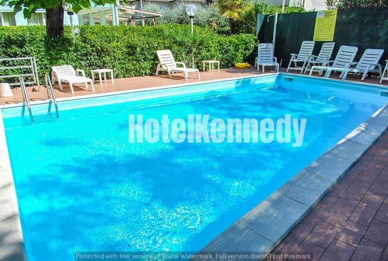 Kennedy 3*